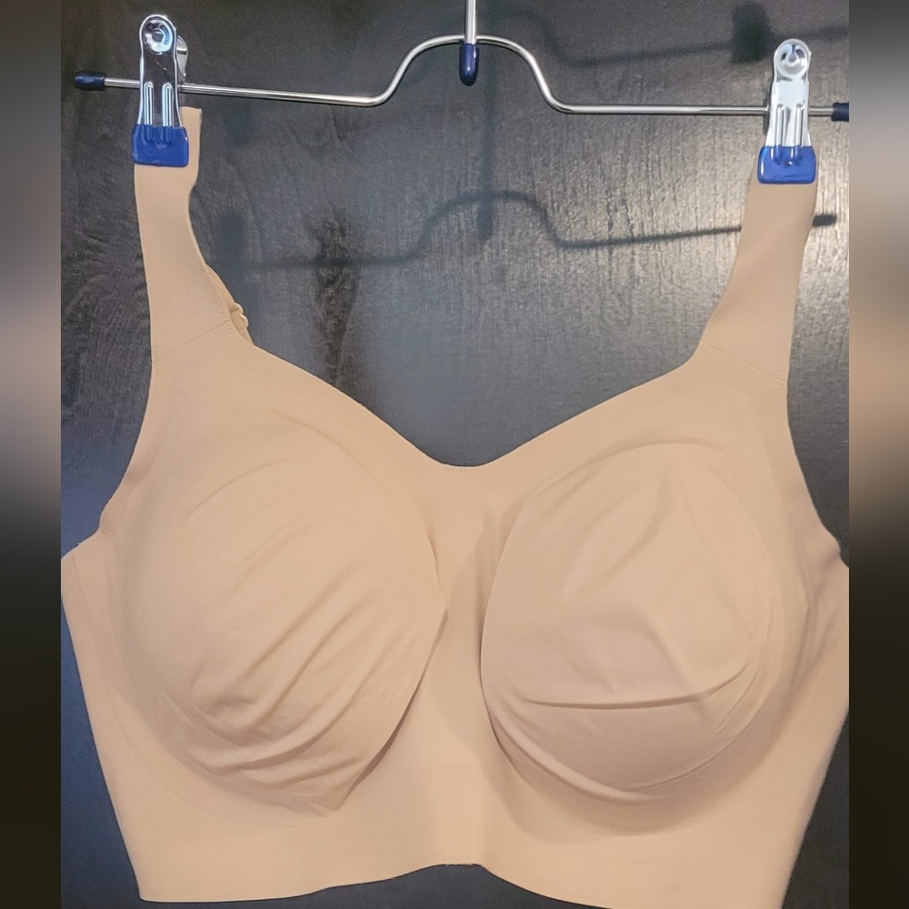 EVELYN & BOBBIE IYKYK!Wireless Nude Bra